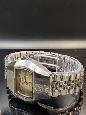 Orient TV Case Automatic Watch 70s Mother of Pearl Dial like new