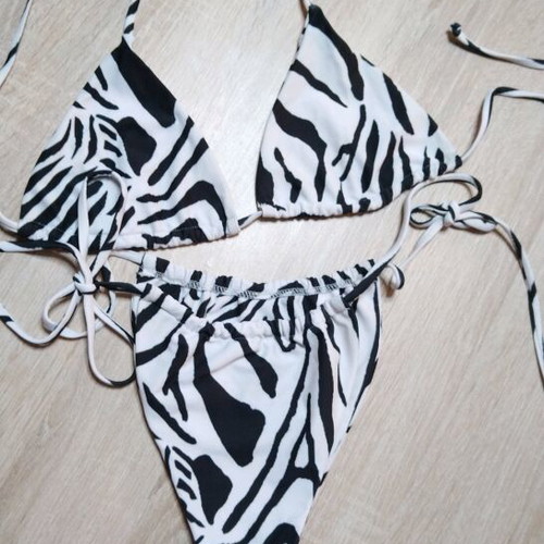 Decoro bikini swimsuit black and white like new, large/medium
