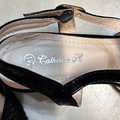 Women's black sandals like new with heel size 41