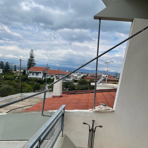 Μονοκατοικία δύο ορόφων 290 τμ με θέα και κήπο στο Περιγιάλι Κορινθίας