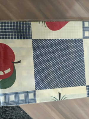 Tablecloth with patchwork pattern and apple and check designs new 1.40x2.20