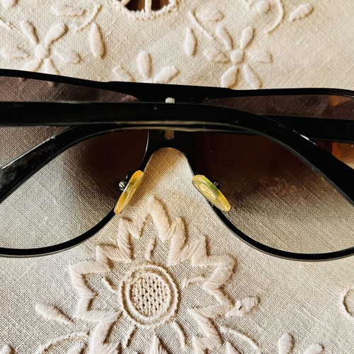 Vogue Vintage Aviator Sunglasses used, black