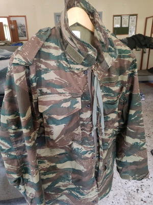 Military camouflage jacket like new with hood and inner lining
