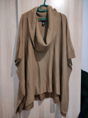 H&M knitted poncho beige like new, one size