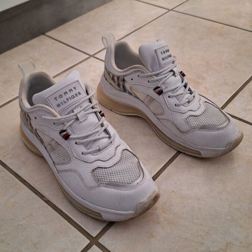 Tommy Hilfiger athletic sneakers used, white leather, size 37