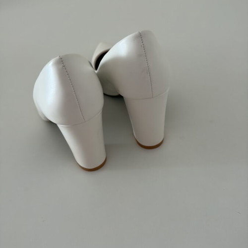 White pumps with thick 8cm heel, size 39, like new