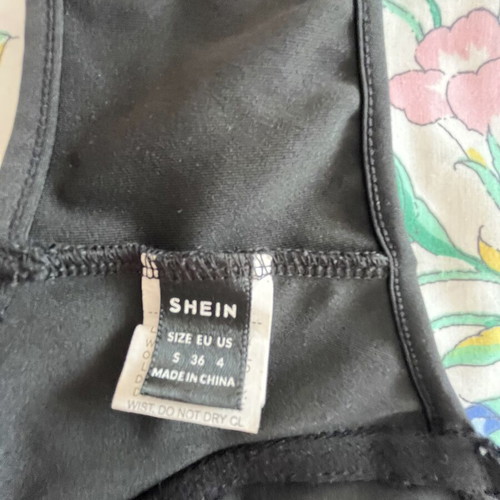 Τοπάκι Shein σαν καινούργιο, μέγεθος S, μαύρο