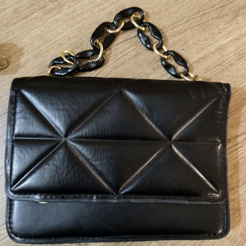 Quilted crossbody bag used with double strap black