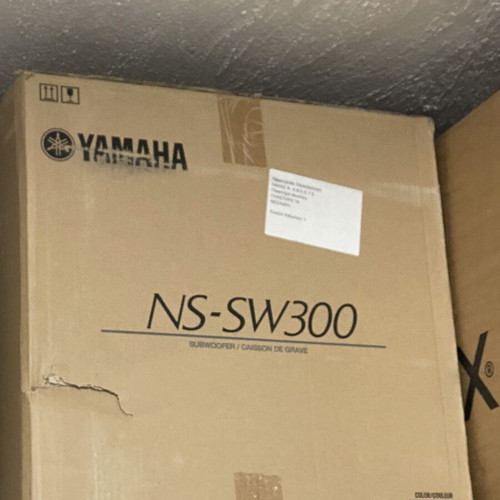 Yamaha NS-SW300 active subwoofer piano black, brand new