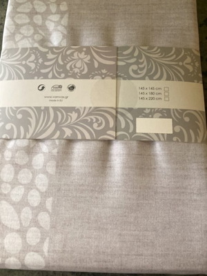 Saint Clair Tablecloth and Runner new