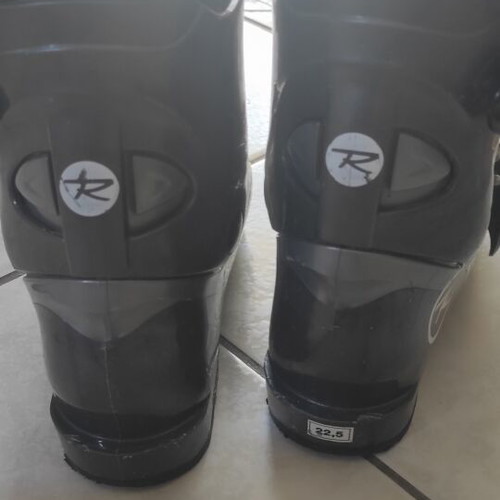Rossignol kids ski bindings 1.15 and boots 22.5 used, lightly