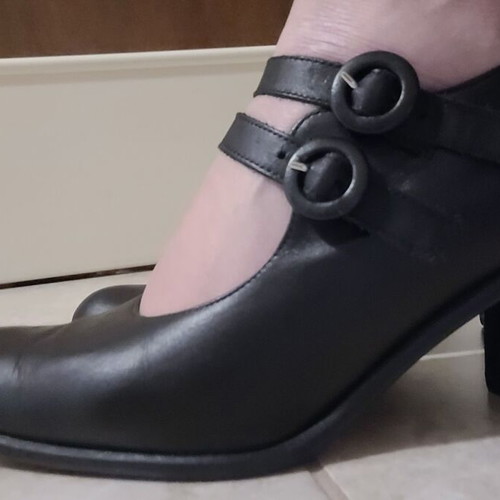 Mary Jane Marie Claire black leather pumps like new