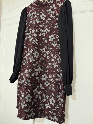 Attrattivo dress new with cthrou sleeves, size M