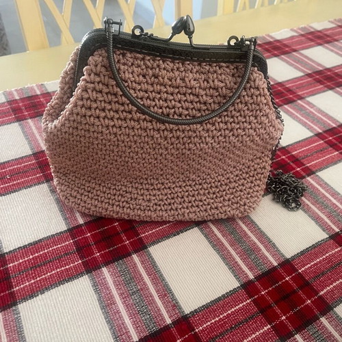 Handmade bag in pink dusty apple like new with clasp and chain