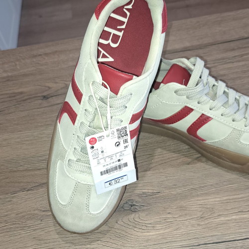 Strativarius women's sports shoes new, size 40