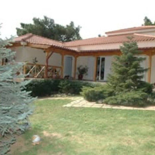 Detached house in Thrakomakedones with garden and fireplace