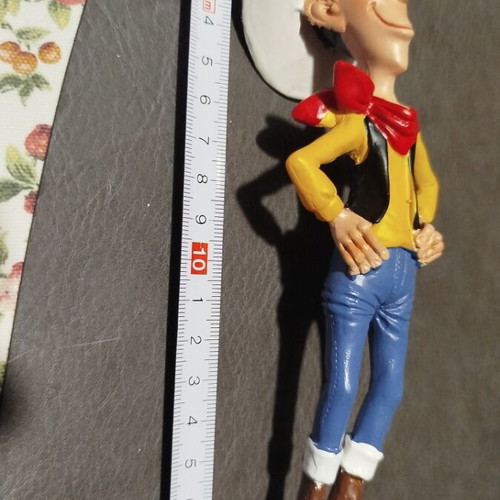 Lucky Luke figurine new, resin, 18 cm tall