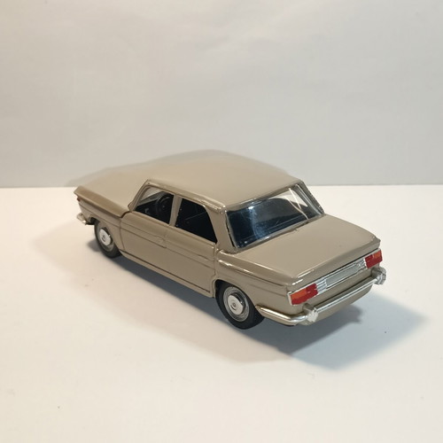 BMW 2000 Ti Lux 1966 κλίμακα 1/43 μεταχειρισμένο με ανοιγόμενα μέρη