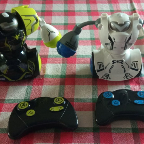 Silverlit Robot Boxing used, pack of two robots without box