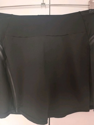 Athletic skort Shein new, black with leather details, size Large