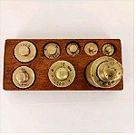  Συλλογή κιλά μπρούτζινα με βάση ξύλινη, 1/2 κιλού και υποδιαιρέσεις εποχής 1960