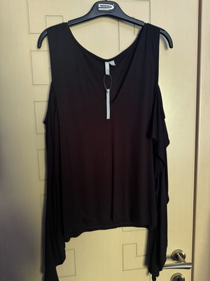 ASOS black top with open shoulders size EU 44 XL new with tags