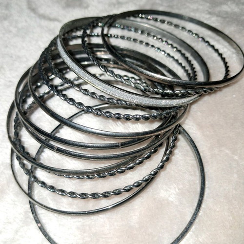 Bracelet cuffs like new, black and silver