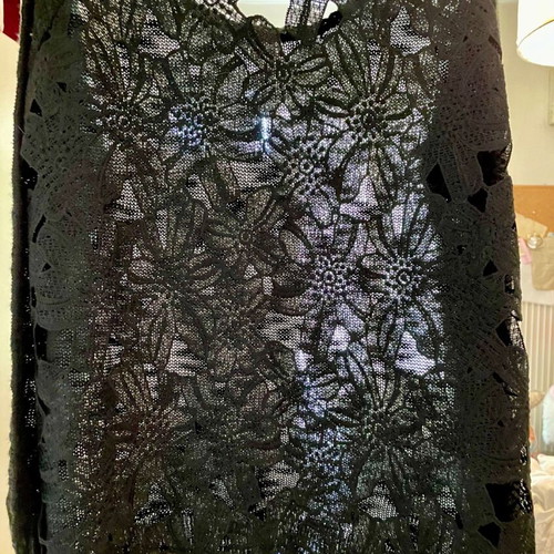 Thin knitted blouse with lace back
