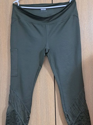 Sports leggings green size 42 like new with pocket and mesh details