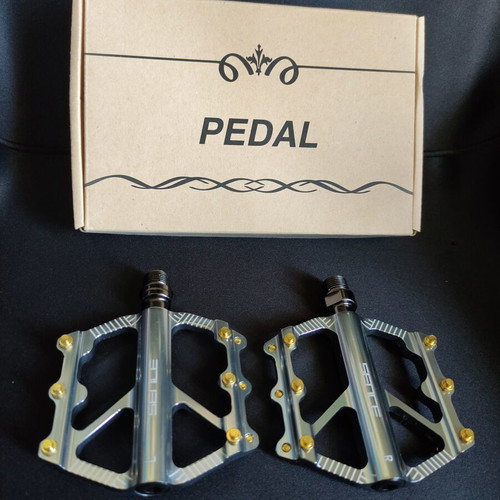 Pedal ποδηλάτου αλουμινίου καινούργιο με αντιολισθητικά καρφιά