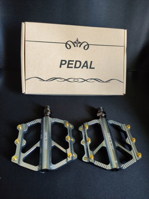 Pedal ποδηλάτου αλουμινίου καινούργιο με αντιολισθητικά καρφιά