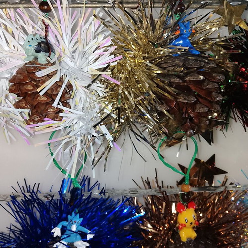 Christmas pinecone ornaments new, set of 12