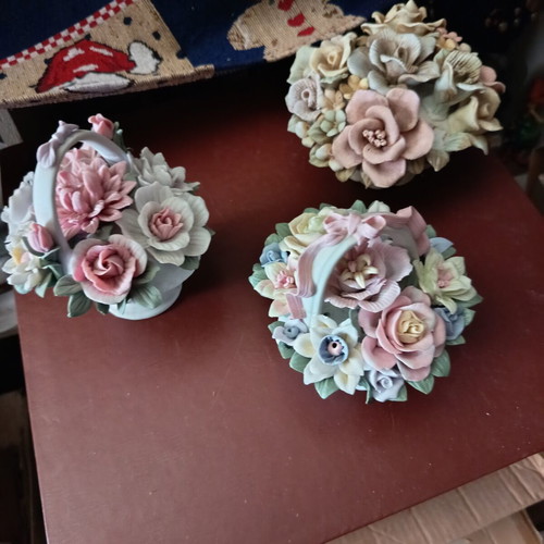 Porcelain rose set with resin flowers, like new