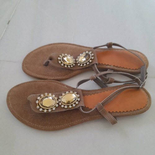 Leather sandal size 38 new with golden beads