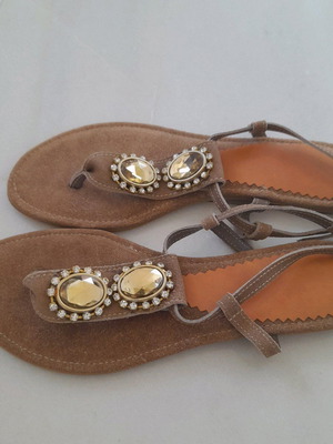 Leather sandal size 38 new with golden beads