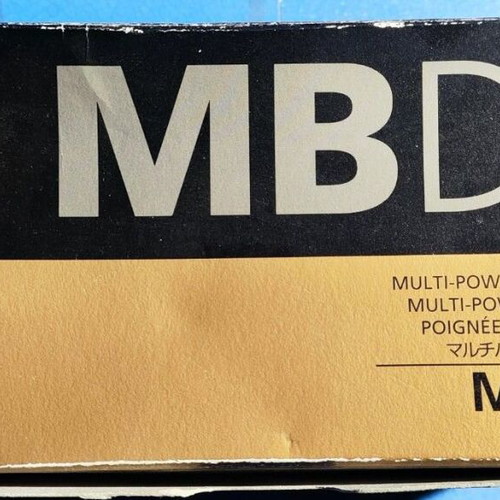Nikon MB-D10 Multi-Power Battery Pack like new