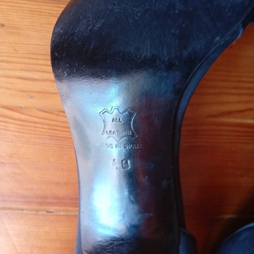 Leather women's black pumps like new, size 40