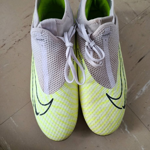 Nike Phantom GX Academy football shoes like new, size 41, white and green