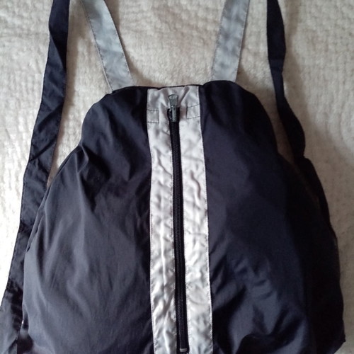 District spring jacket like new, converts to backpack, blue, size L