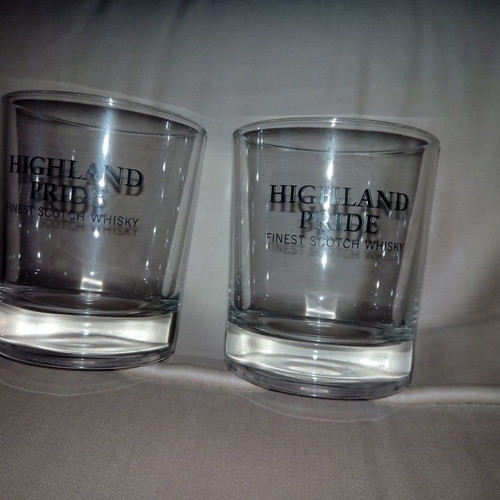 Highland Pride collectible glasses like new, set of 2