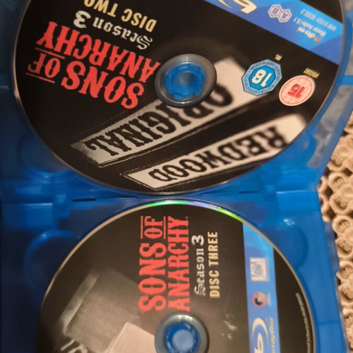 Sons of Anarchy Blu-Ray set like new, seasons 1-4 without Greek subtitles