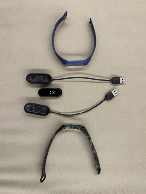 Xiaomi Mi Band 4 smartwatch μεταχειρισμένο με 2 λουράκια και 2 φορτιστές