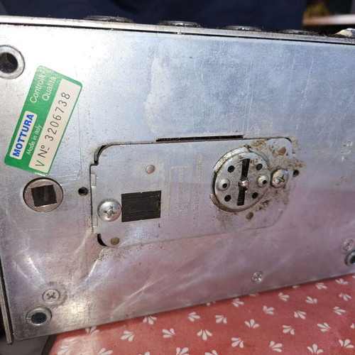Lock used with functional latch, needs servicing