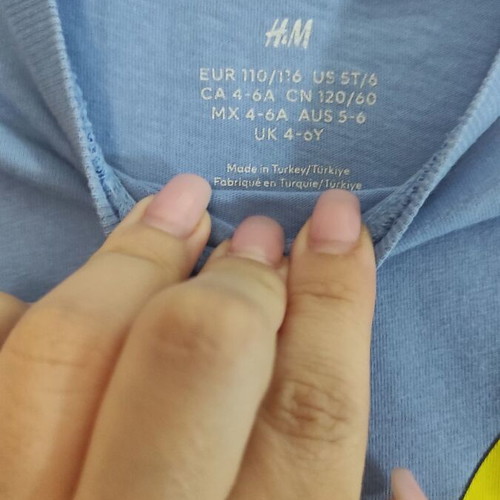 Pokemon H&M T-shirt like new, ages 4-6, blue