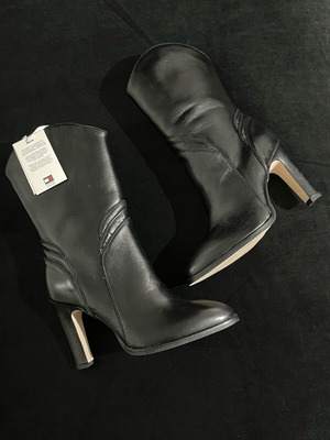 Tommy Hilfiger leather women's boots new, size 38, black