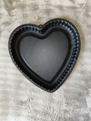 Heart-shaped cake pan 27cm like new, non-stick