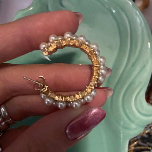 Gold hoop earrings with small pearls like new