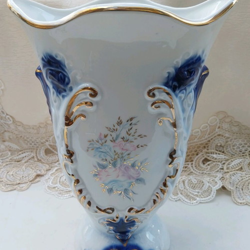 Romanian porcelain set like new, two large pieces