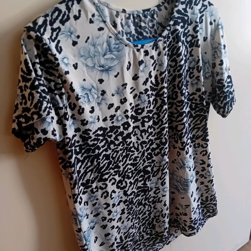Summer short-sleeve printed blouse like new, size M