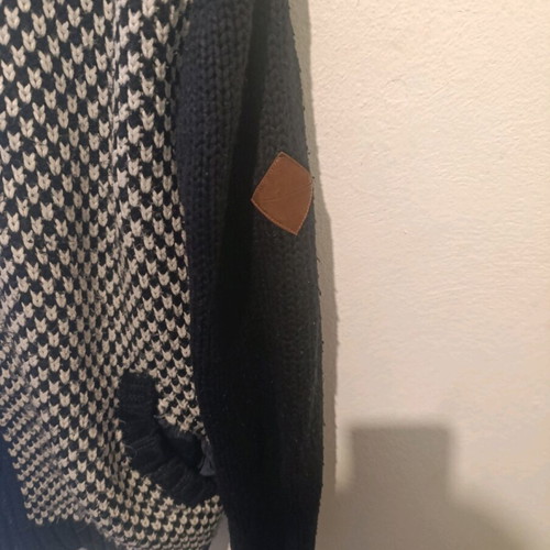 Roy Garage men's knitted cardigan L XL like new, black and white houndstooth
